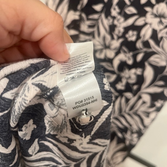 Faherty Black and White Sheath Maxi Dress with Puff Sleeves - Picture 10 of 10